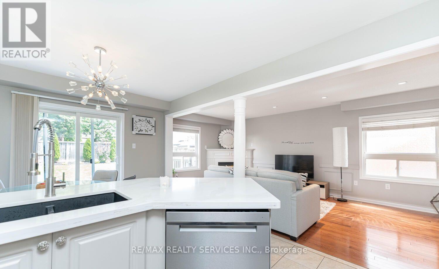 21 Lazio Street, Whitby, Ontario  L1R 3A3 - Photo 12 - E12470223