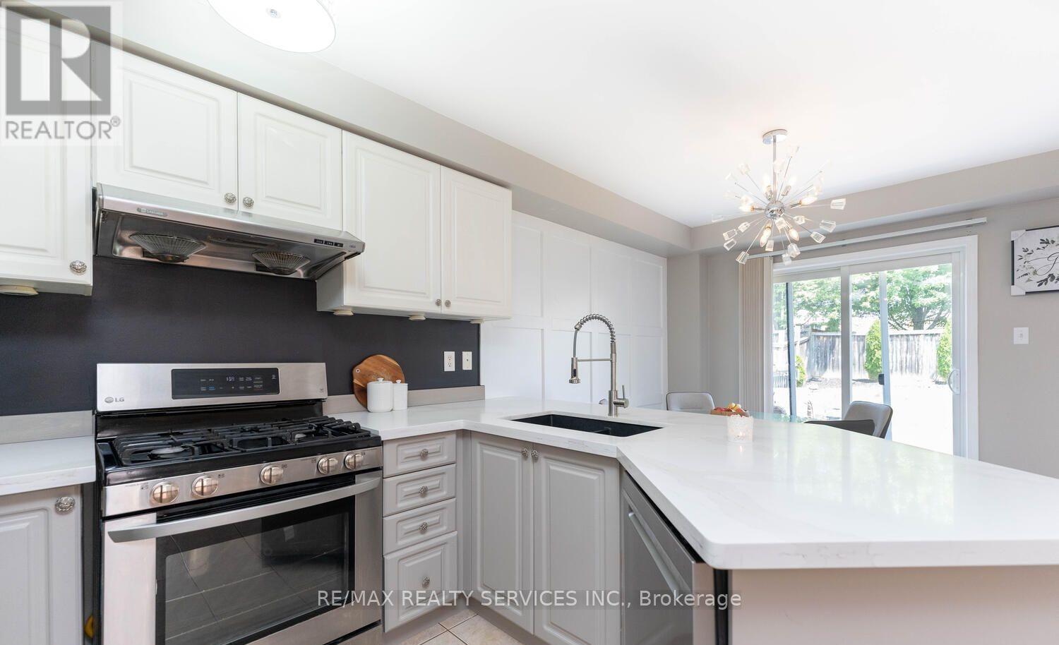 21 Lazio Street, Whitby, Ontario  L1R 3A3 - Photo 13 - E12470223