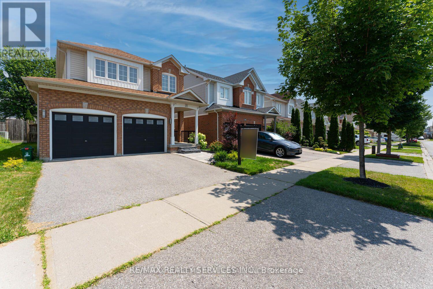 21 Lazio Street, Whitby, Ontario  L1R 3A3 - Photo 2 - E12470223