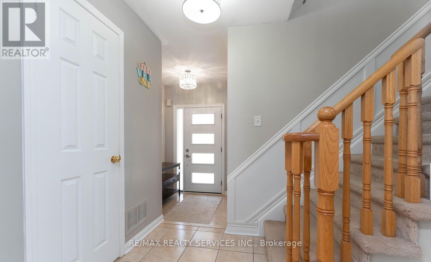 21 Lazio Street, Whitby, Ontario  L1R 3A3 - Photo 5 - E12470223