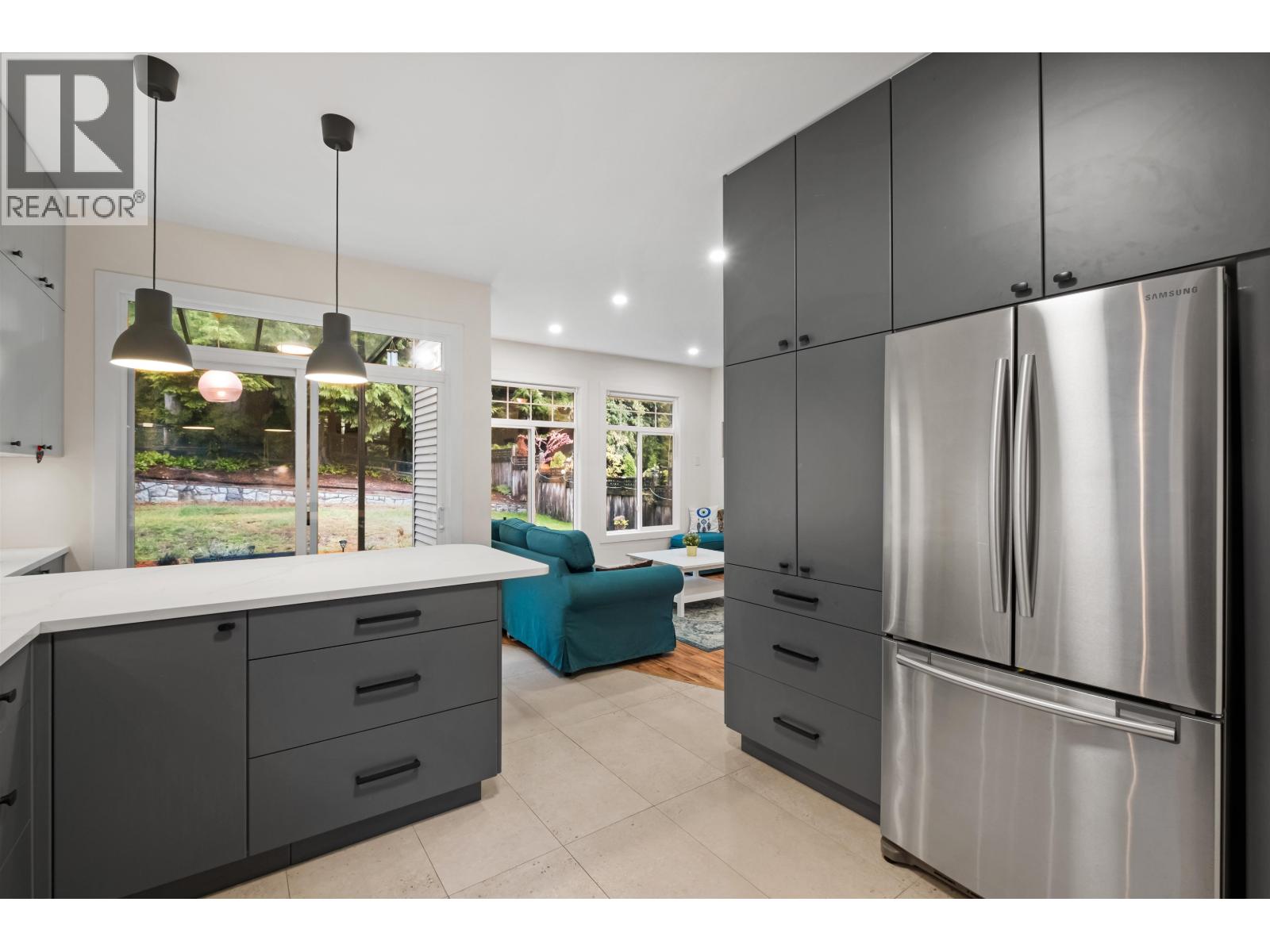 1693 Arbutus Place, Coquitlam, British Columbia  V3E 3K2 - Photo 9 - R3054877