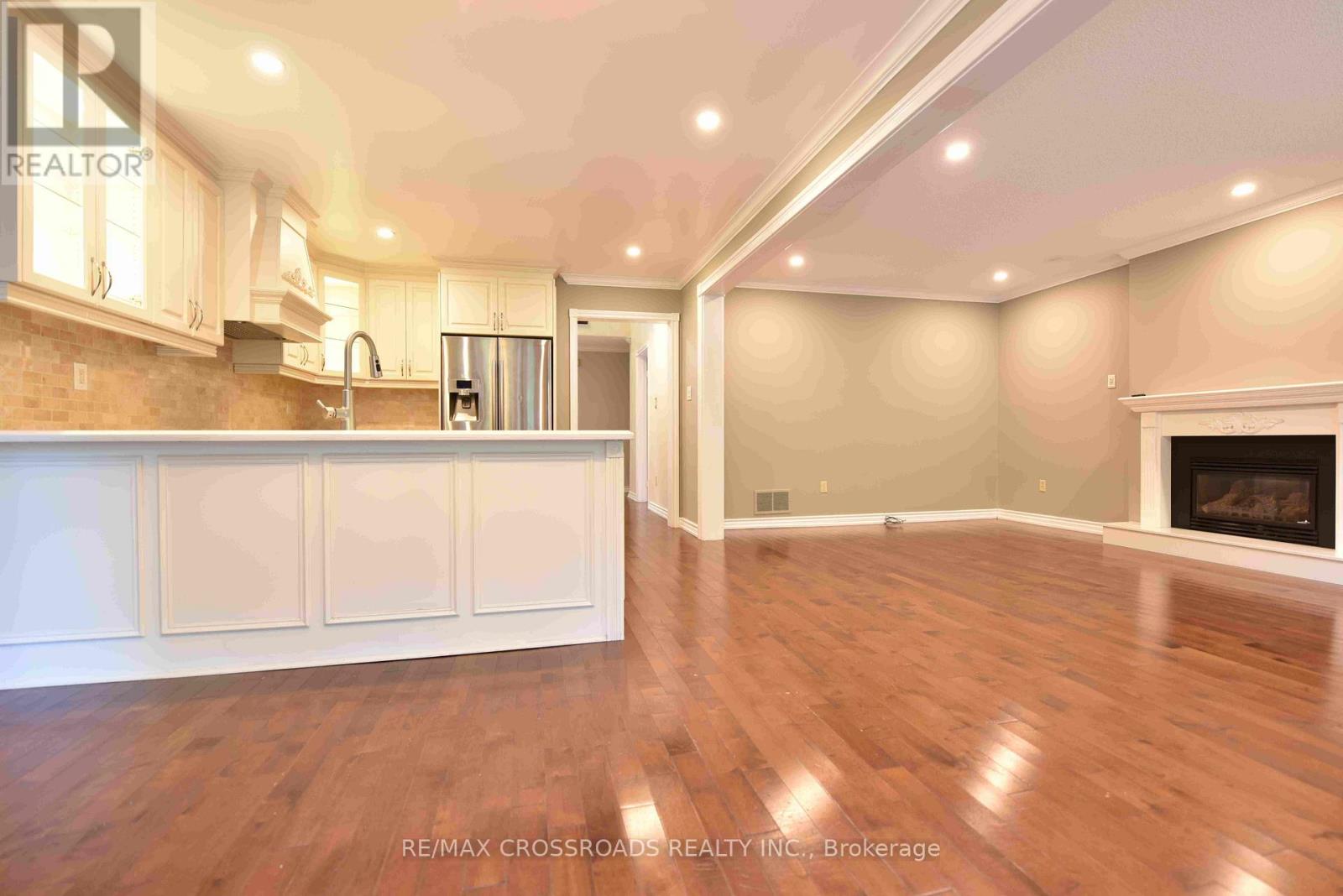 72 Millstone Court, Markham, Ontario  L3R 7M5 - Photo 6 - N12437255