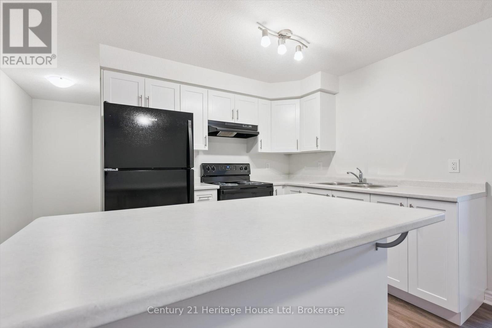 5 - 465 Garafraxa Street W, Centre Wellington, Ontario  N1M 0L6 - Photo 15 - X12470235