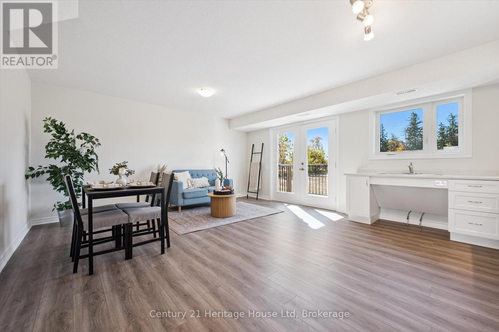 5 - 465 Garafraxa Street W, Centre Wellington, Ontario  N1M 0L6 - Photo 2 - X12470235