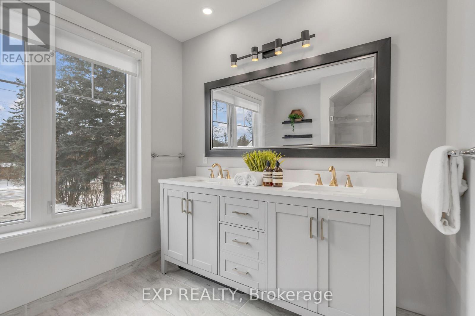 13379 Trafalgar Road, Halton Hills, Ontario  L7G 4S4 - Photo 18 - W12470205