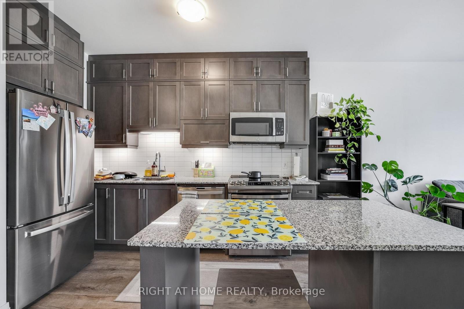 218 - 3265 Carding Mill Trail, Oakville, Ontario  L6M 0W6 - Photo 10 - W12470210