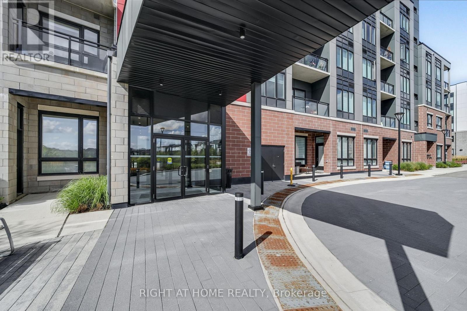 218 - 3265 Carding Mill Trail, Oakville, Ontario  L6M 0W6 - Photo 3 - W12470210