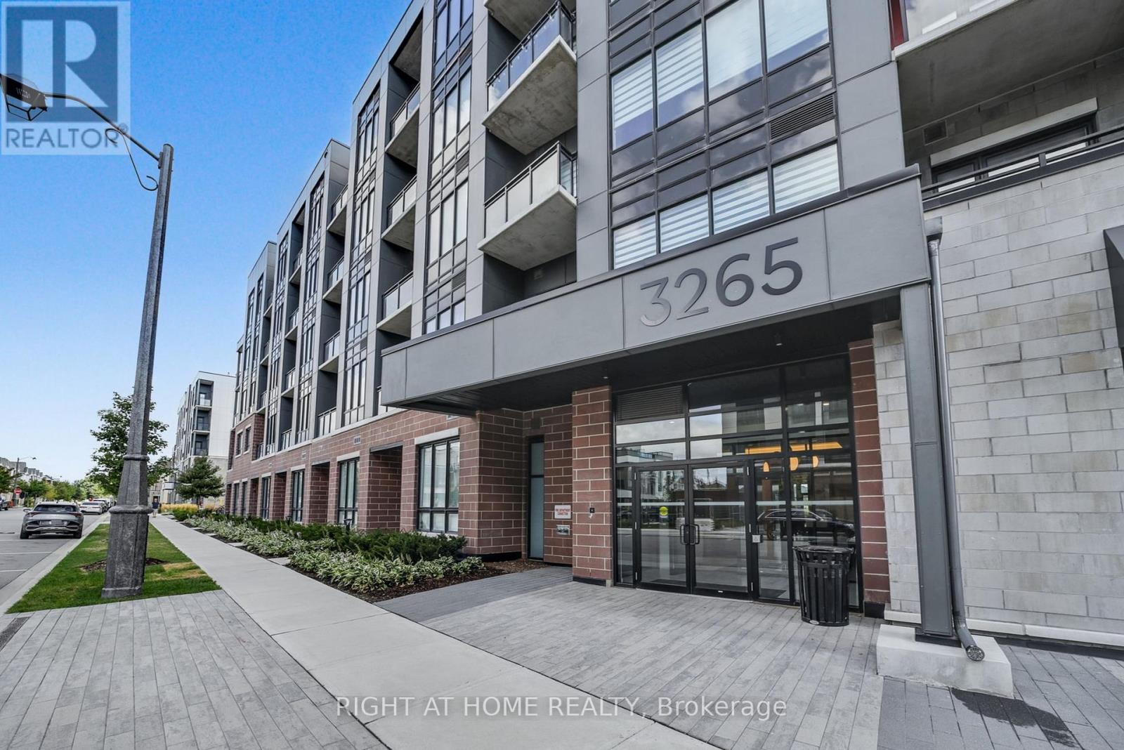 218 - 3265 Carding Mill Trail, Oakville, Ontario  L6M 0W6 - Photo 4 - W12470210