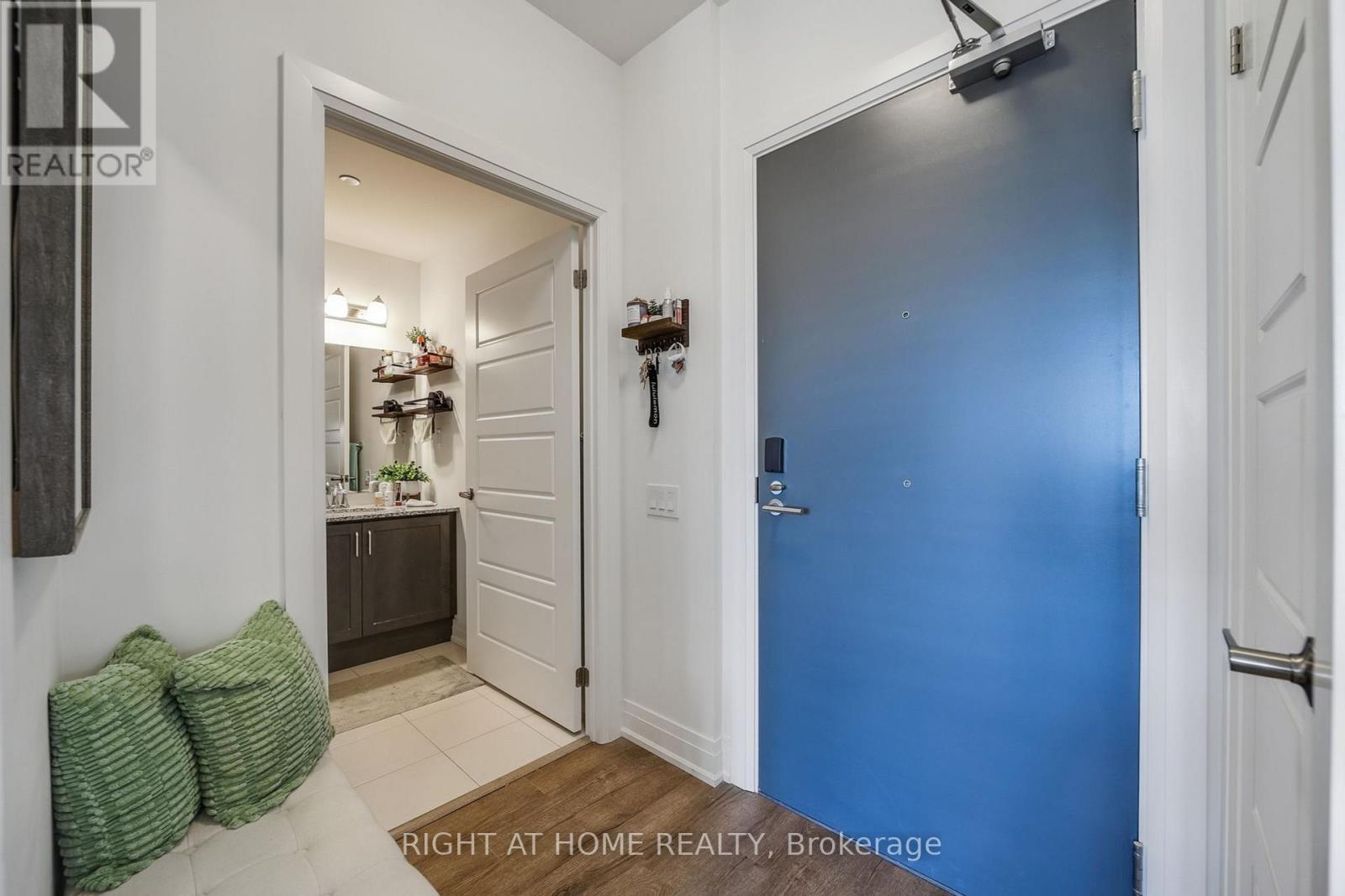 218 - 3265 Carding Mill Trail, Oakville, Ontario  L6M 0W6 - Photo 6 - W12470210