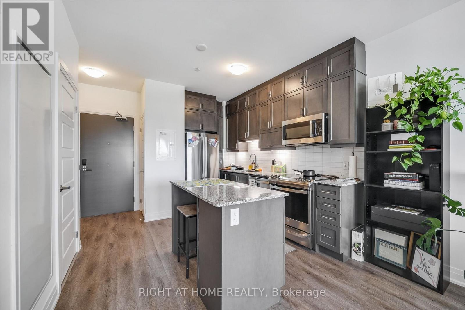 218 - 3265 Carding Mill Trail, Oakville, Ontario  L6M 0W6 - Photo 7 - W12470210