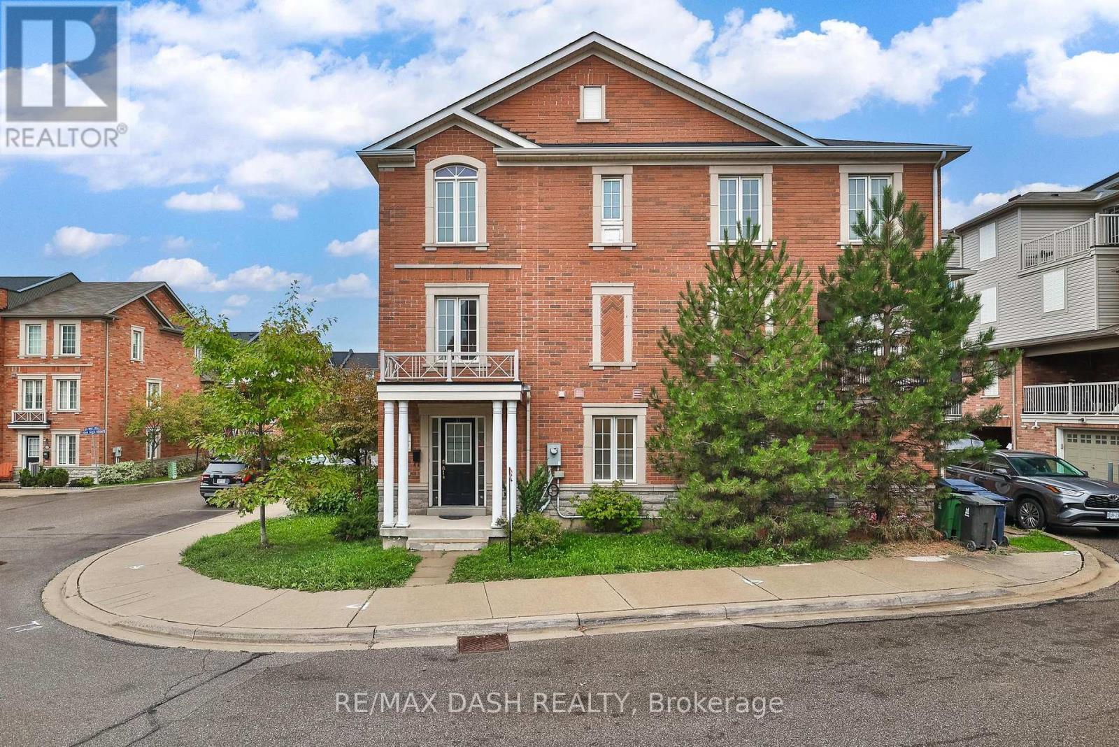 57 Ted Wray Circle, Toronto, Ontario  M3L 0G8 - Photo 3 - W12470220