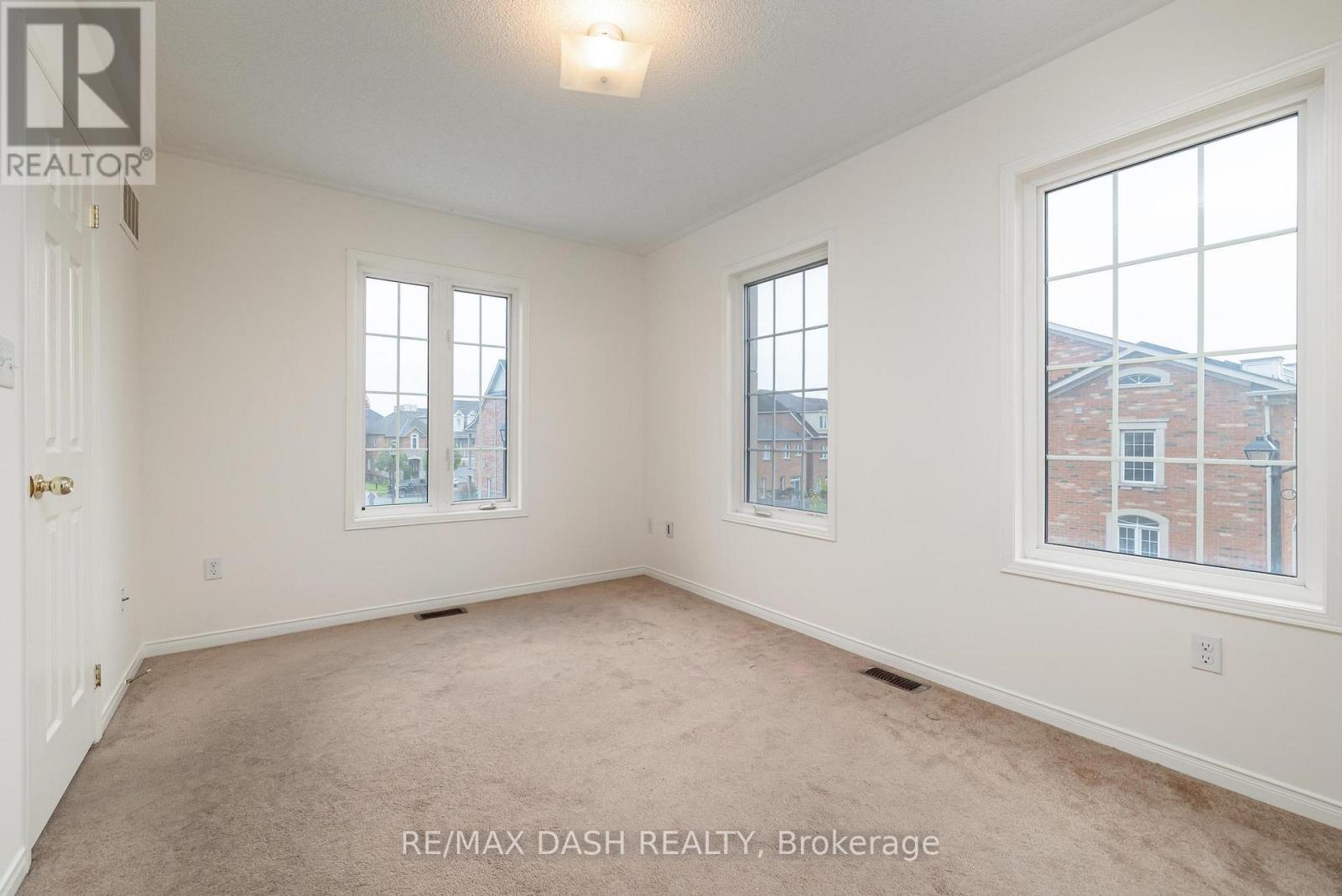 57 Ted Wray Circle, Toronto, Ontario  M3L 0G8 - Photo 33 - W12470220