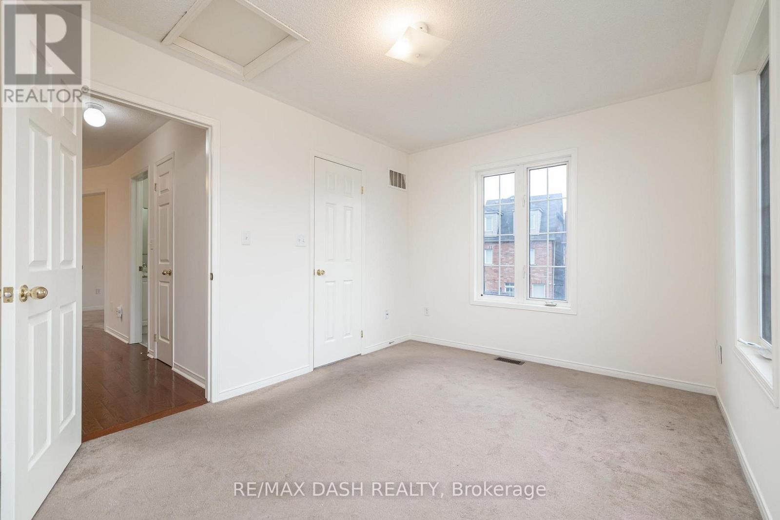 57 Ted Wray Circle, Toronto, Ontario  M3L 0G8 - Photo 34 - W12470220