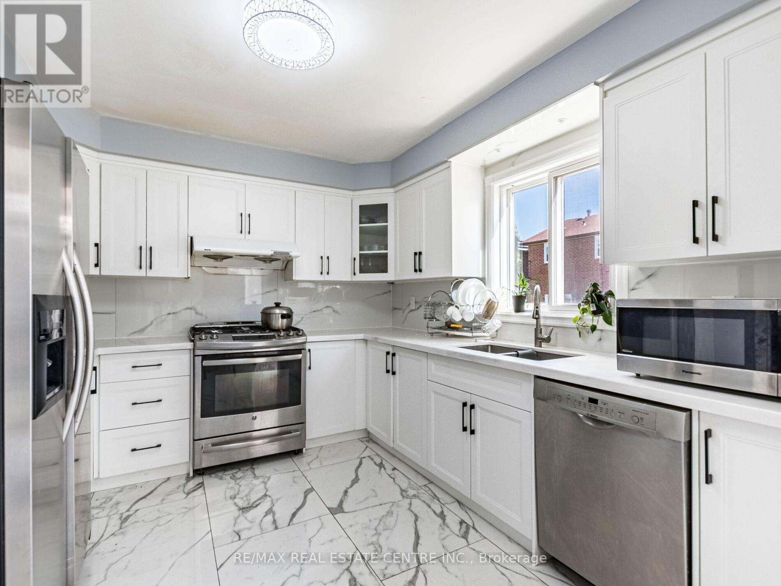 43 Horsham Street, Brampton, Ontario  L6X 3R4 - Photo 10 - W12470229