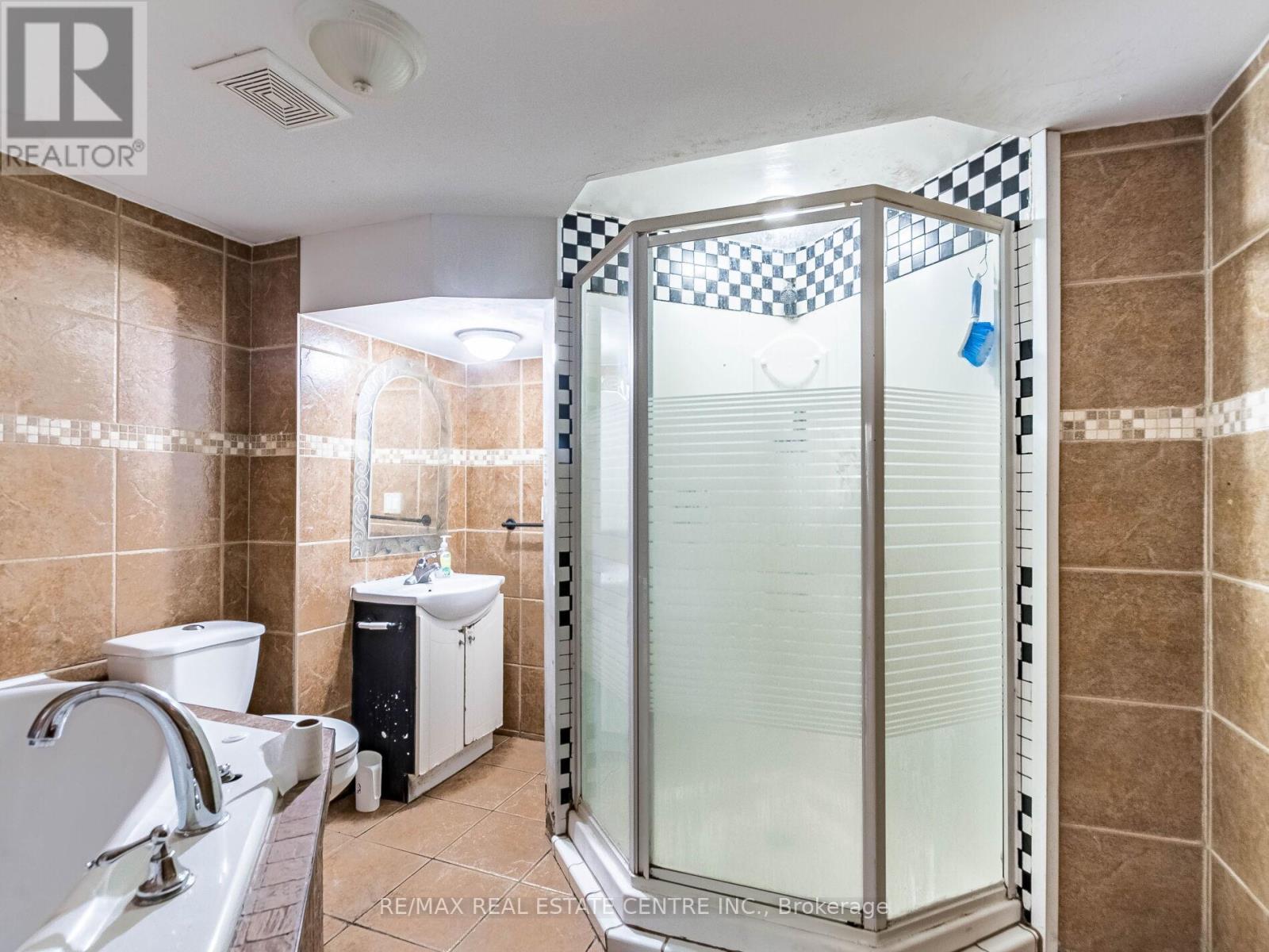 43 Horsham Street, Brampton, Ontario  L6X 3R4 - Photo 24 - W12470229