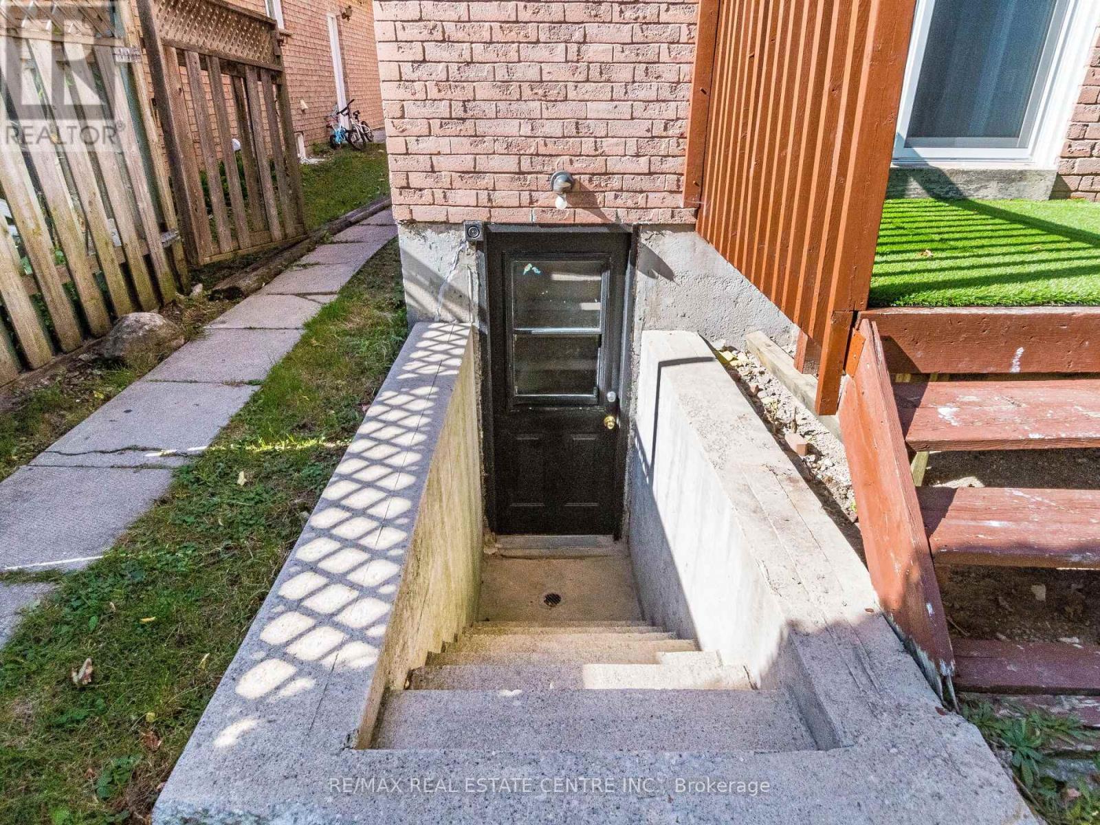 43 Horsham Street, Brampton, Ontario  L6X 3R4 - Photo 28 - W12470229