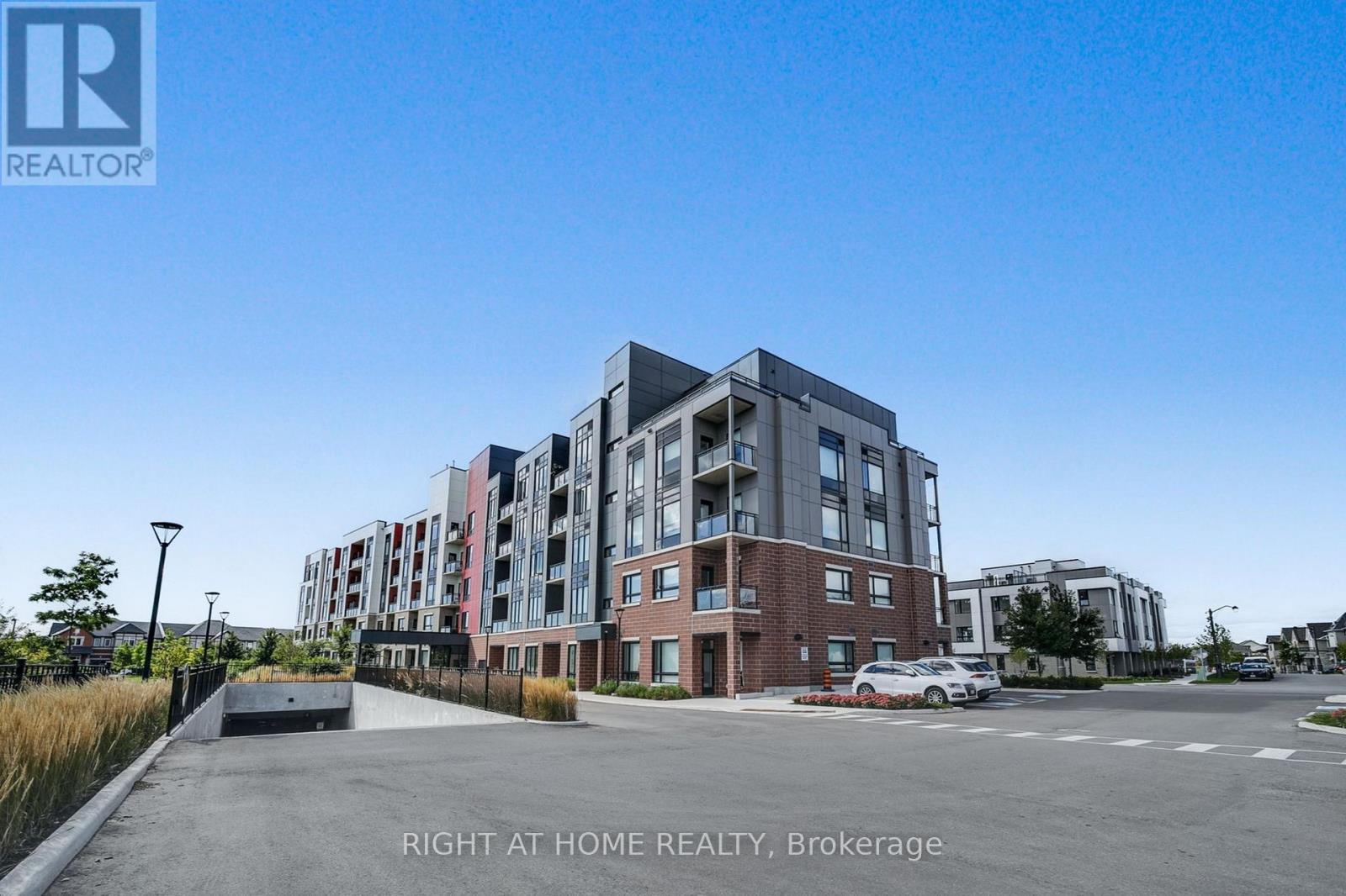 218 - 3265 Carding Mill Trail, Oakville, Ontario  L6M 0W6 - Photo 2 - W12470231