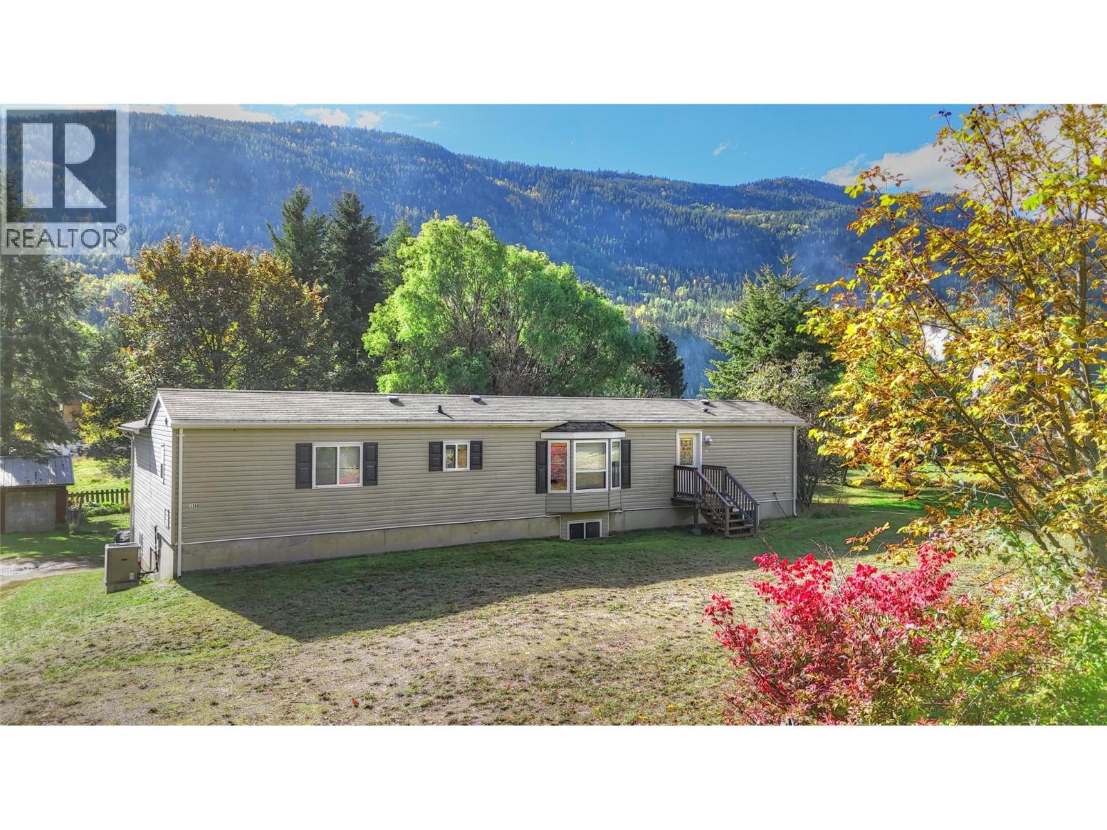 3560 Upper Levels Road, Robson, British Columbia