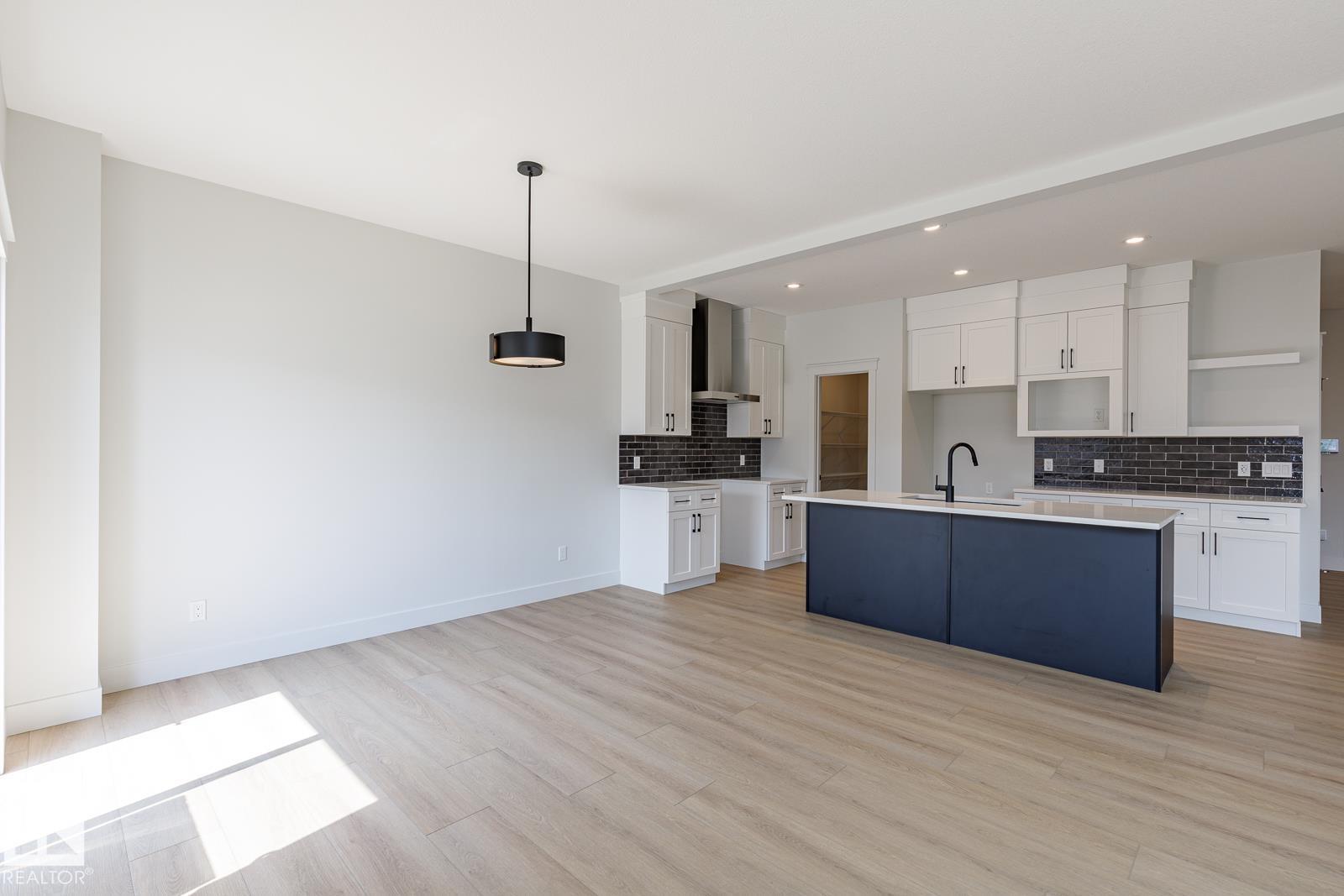 15679 18 Av Sw, Edmonton, Alberta  T6W 5E1 - Photo 11 - E4457000