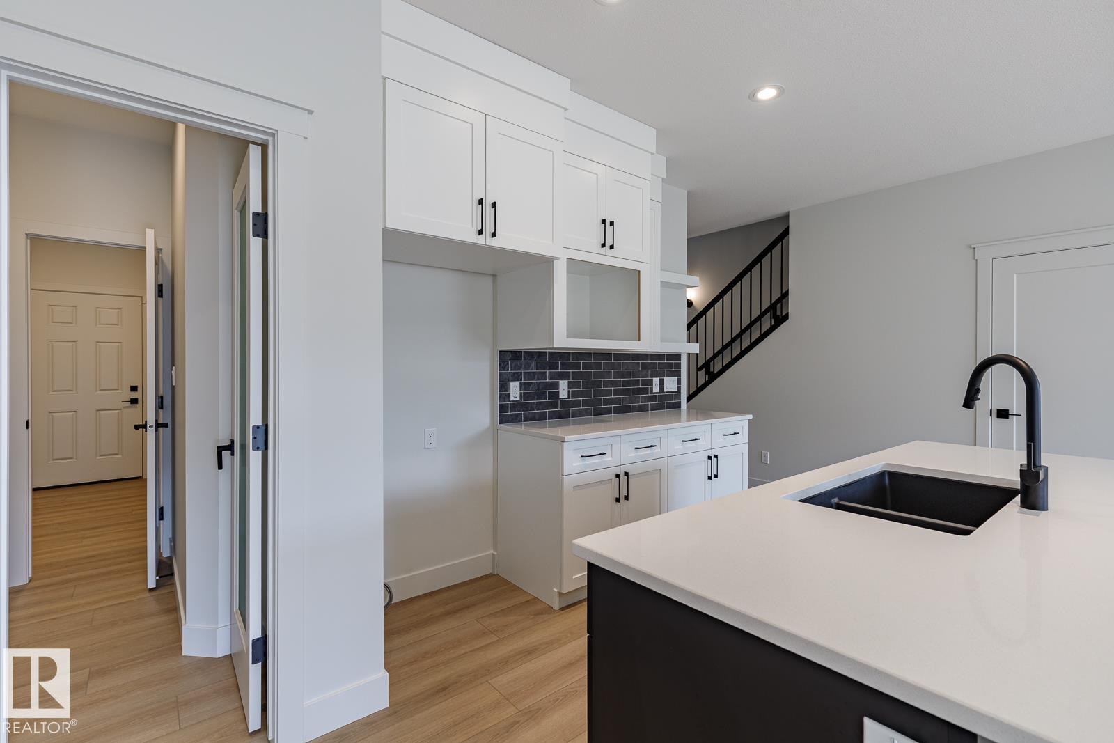 15679 18 Av Sw, Edmonton, Alberta  T6W 5E1 - Photo 8 - E4457000