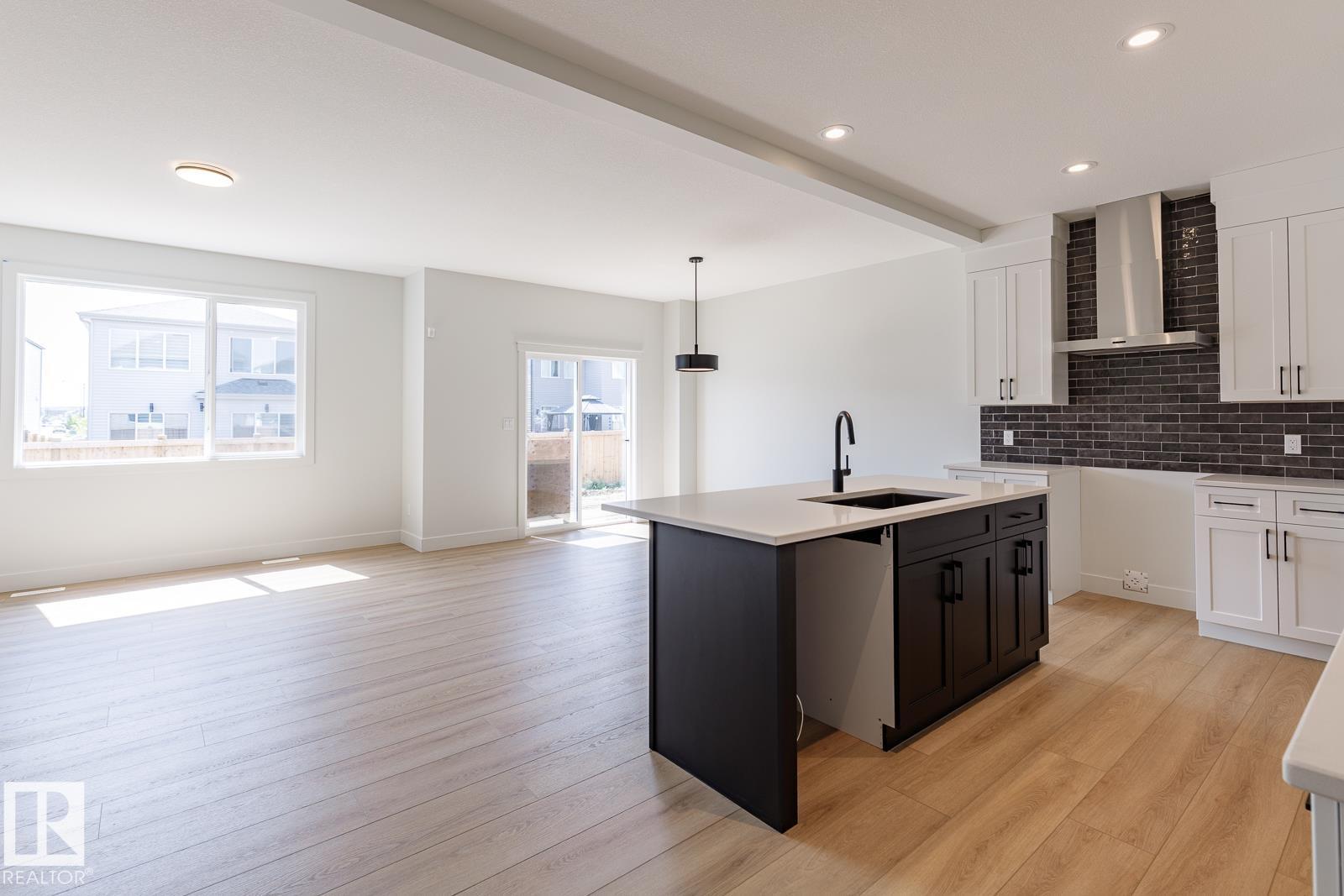 15679 18 Av Sw, Edmonton, Alberta  T6W 5E1 - Photo 7 - E4457000