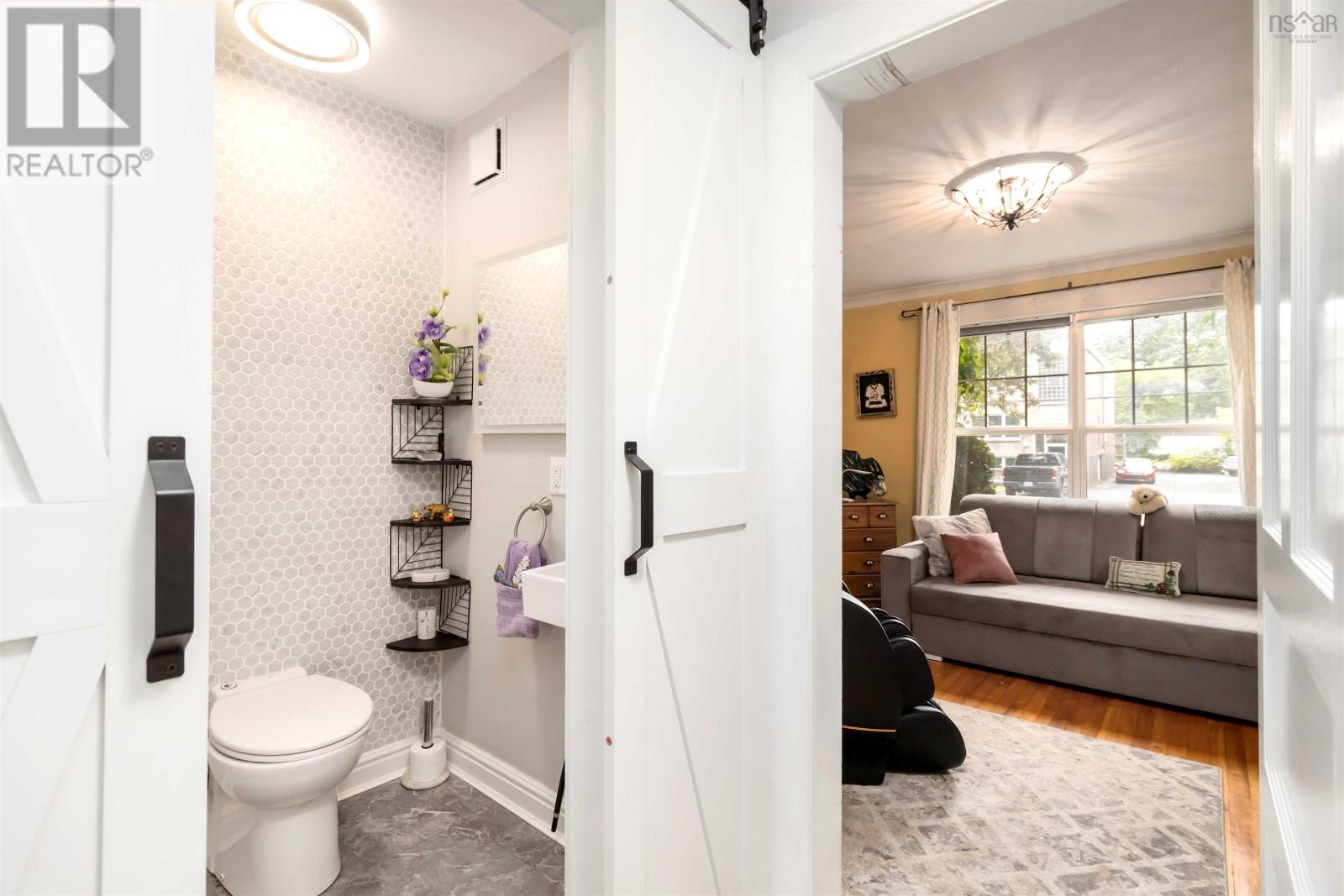 949 Mclean Street, Halifax, Nova Scotia  B3H 2V2 - Photo 4 - 202522839