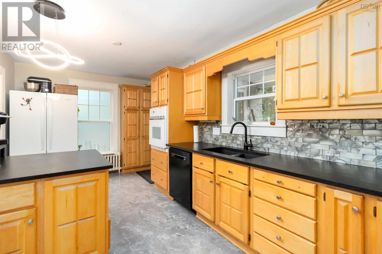 949 Mclean Street, Halifax, Nova Scotia  B3H 2V2 - Photo 8 - 202522839