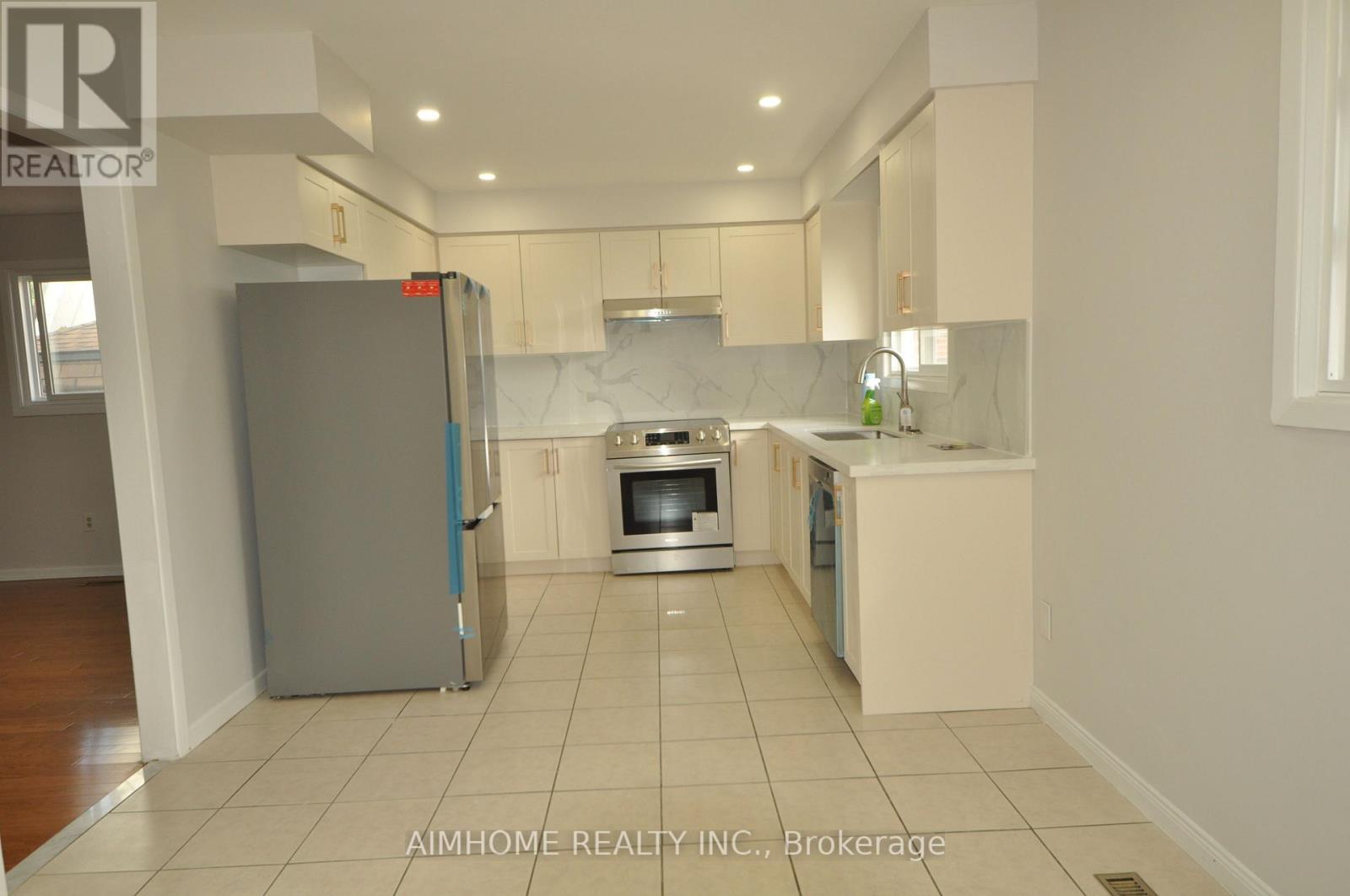 36 Flowervale Road, Markham, Ontario  L3T 4J4 - Photo 6 - N12470237