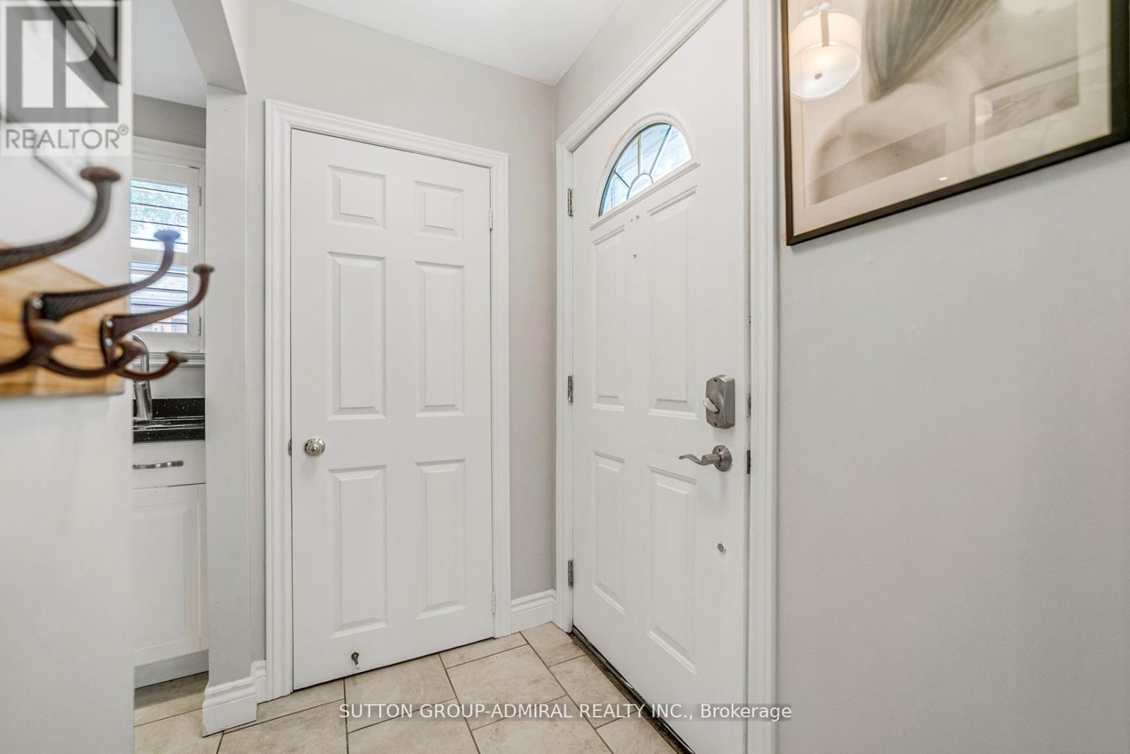 10 Kitimat Crescent, Aurora, Ontario  L4G 3C3 - Photo 5 - N12470240