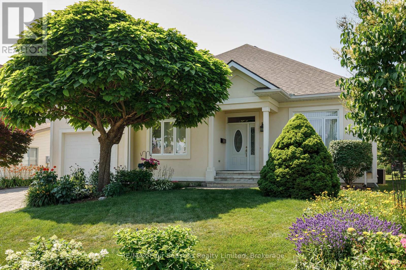150 Brooker Boulevard, Blue Mountains, Ontario  L9Y 0M2 - Photo 2 - X12470265