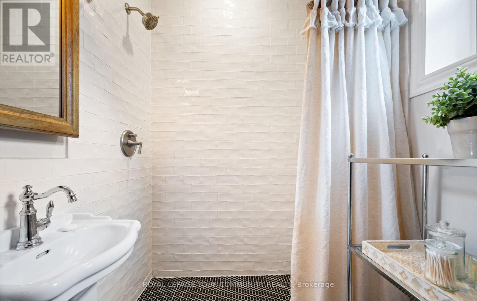43 Wells Street, Aurora, Ontario  L4G 1S8 - Photo 20 - N12470252