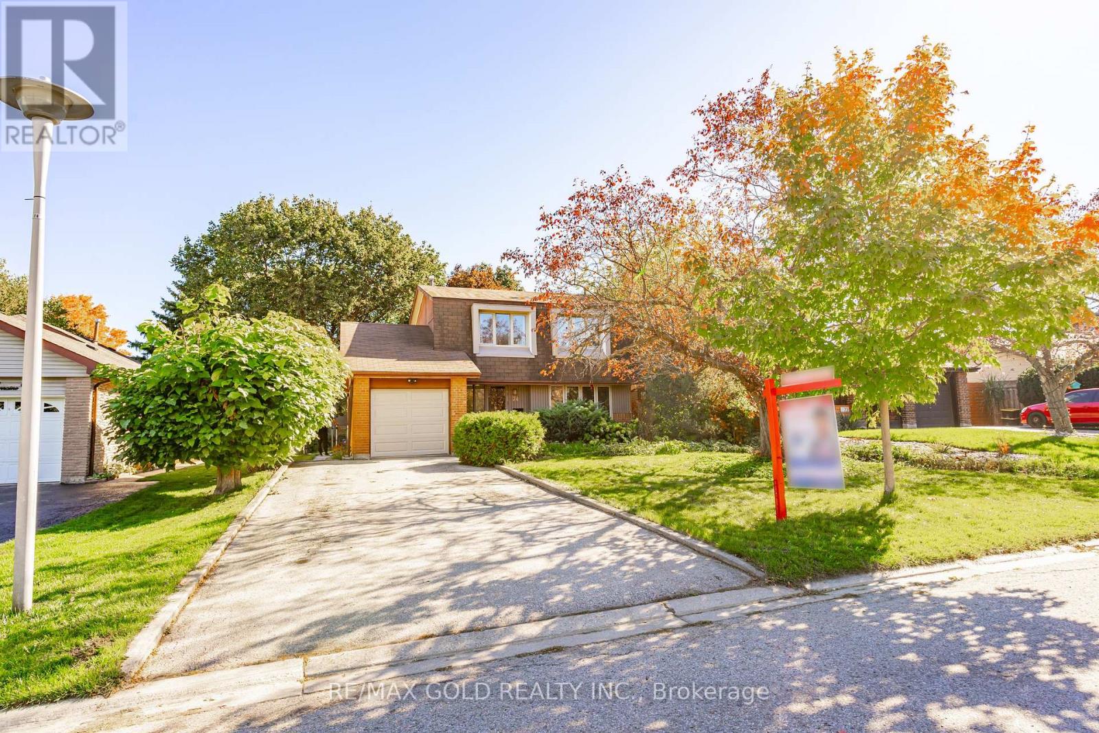 74 LORRAINE CRESCENT, Brampton, Ontario