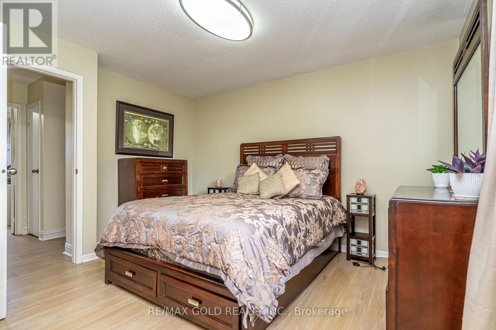 74 Lorraine Crescent, Brampton, Ontario  L6S 2R7 - Photo 22 - W12468731