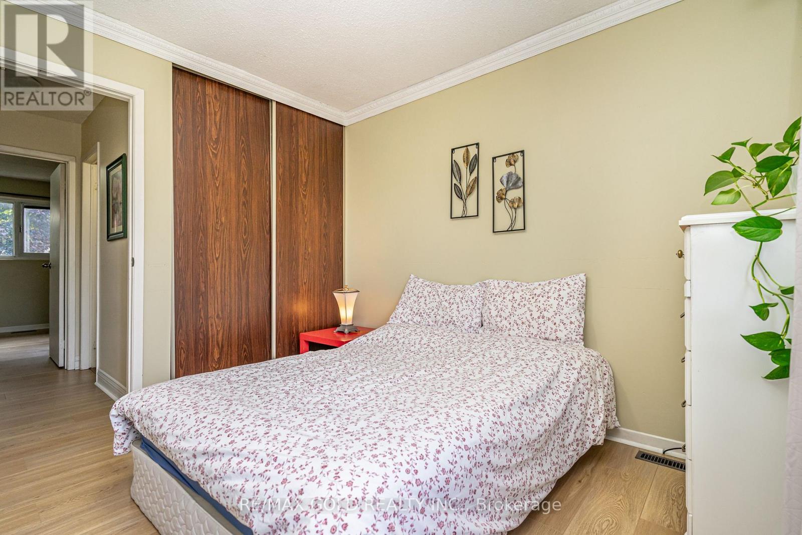 74 Lorraine Crescent, Brampton, Ontario  L6S 2R7 - Photo 27 - W12468731