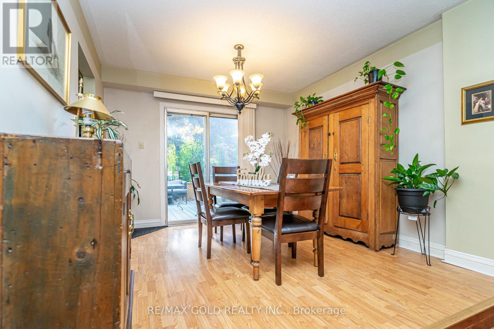 74 Lorraine Crescent, Brampton, Ontario  L6S 2R7 - Photo 11 - W12468731