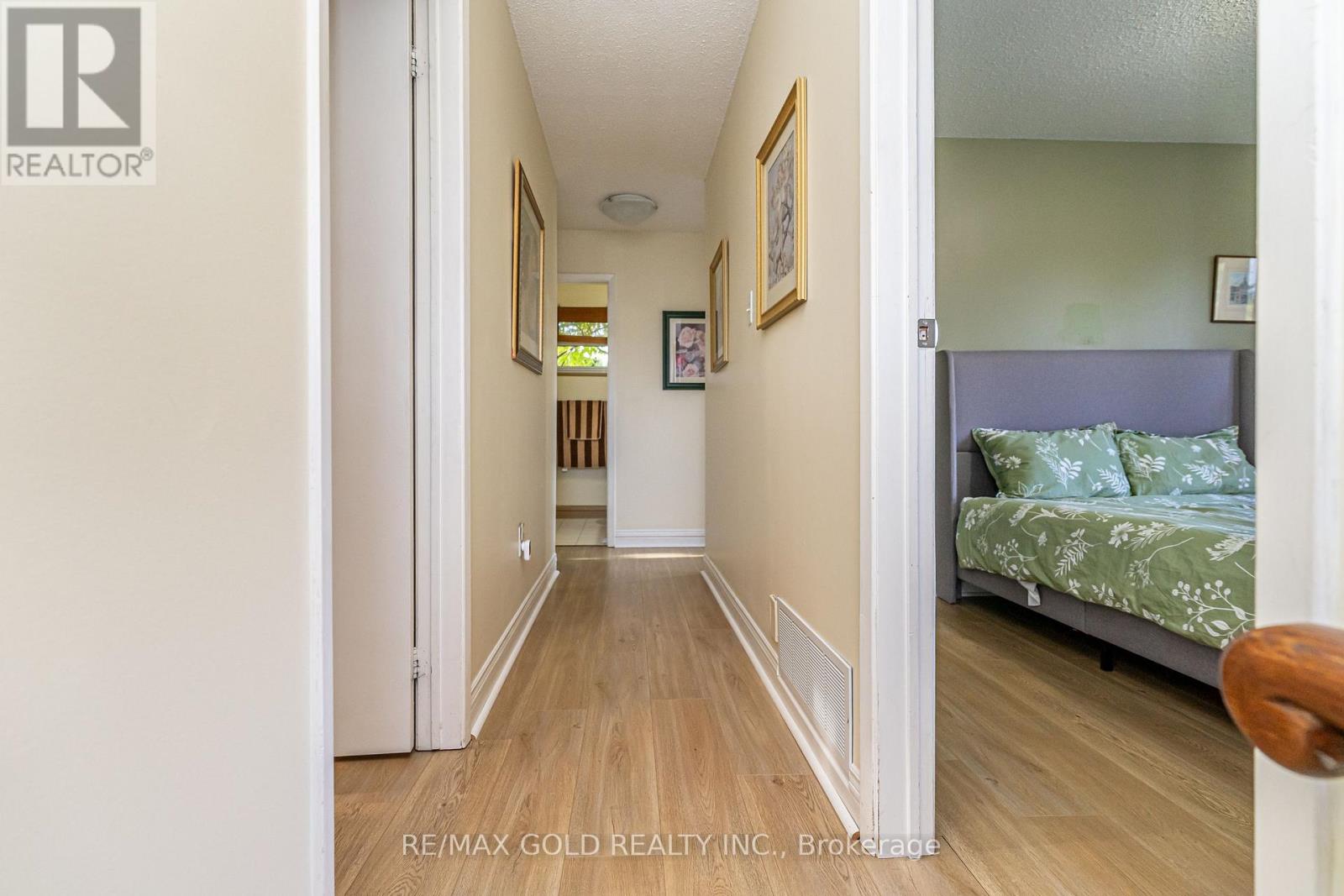 74 Lorraine Crescent, Brampton, Ontario  L6S 2R7 - Photo 20 - W12468731