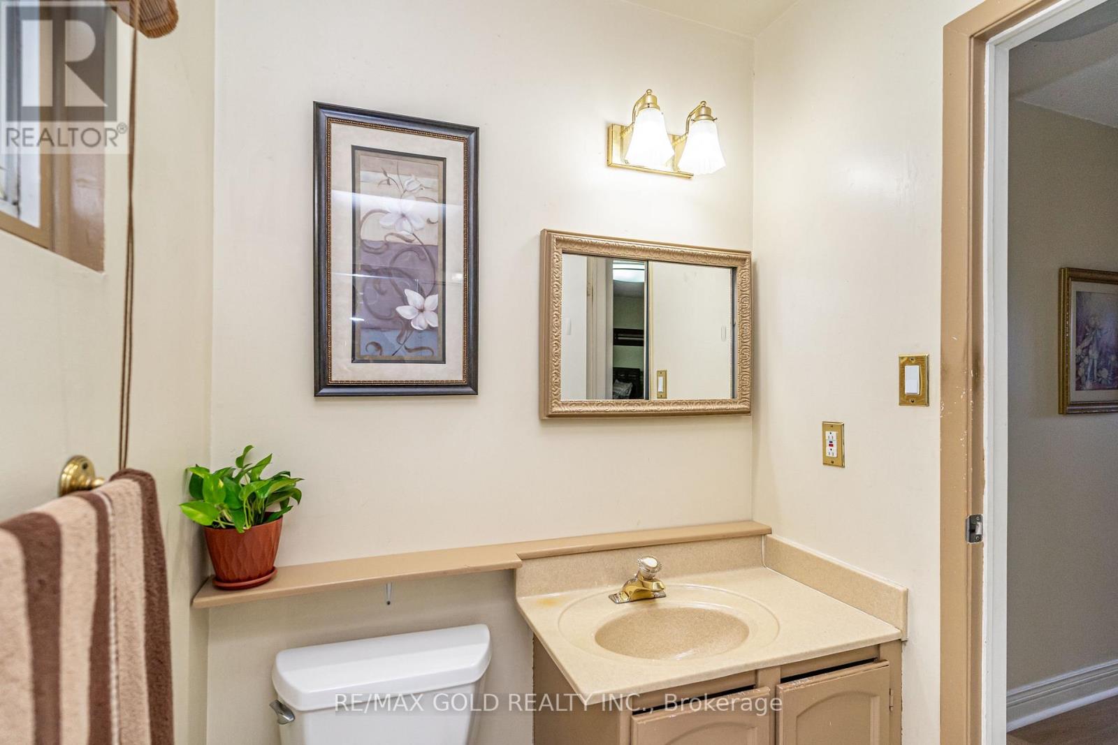 74 Lorraine Crescent, Brampton, Ontario  L6S 2R7 - Photo 25 - W12468731