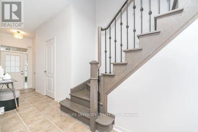 2397 Whistling Springs Crescent, Oakville, Ontario  L6M 0C3 - Photo 11 - W12470234