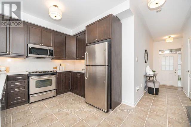 2397 Whistling Springs Crescent, Oakville, Ontario  L6M 0C3 - Photo 4 - W12470234