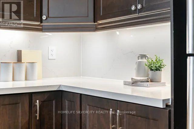 2397 Whistling Springs Crescent, Oakville, Ontario  L6M 0C3 - Photo 5 - W12470234