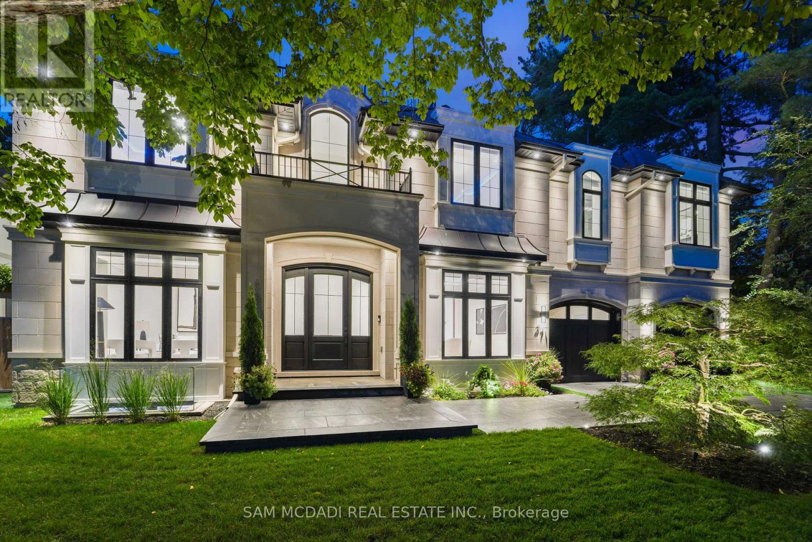 371 Willis Drive, Oakville, Ontario  L6L 4T9 - Photo 2 - W12470244