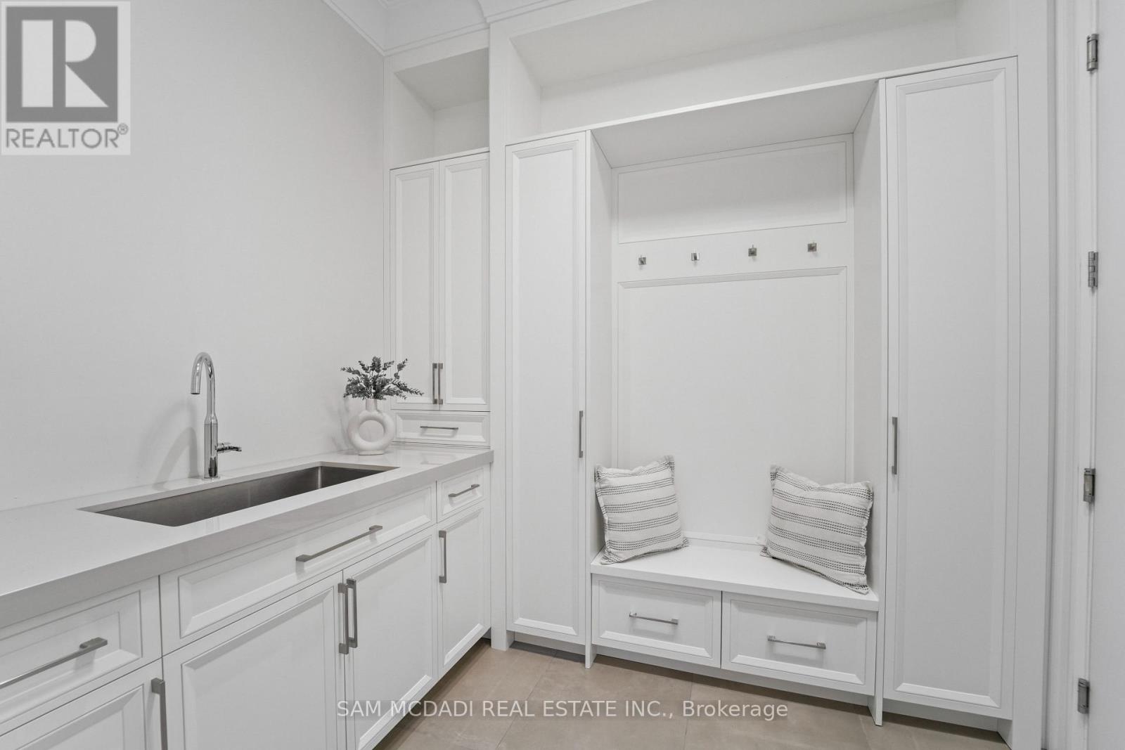 371 Willis Drive, Oakville, Ontario  L6L 4T9 - Photo 20 - W12470244