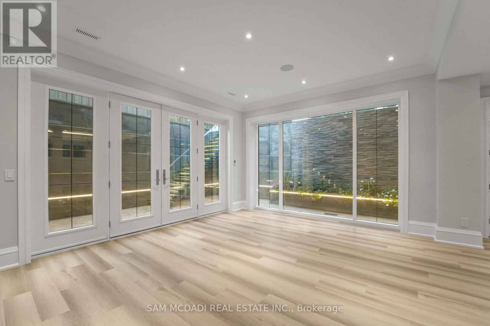 371 Willis Drive, Oakville, Ontario  L6L 4T9 - Photo 42 - W12470244