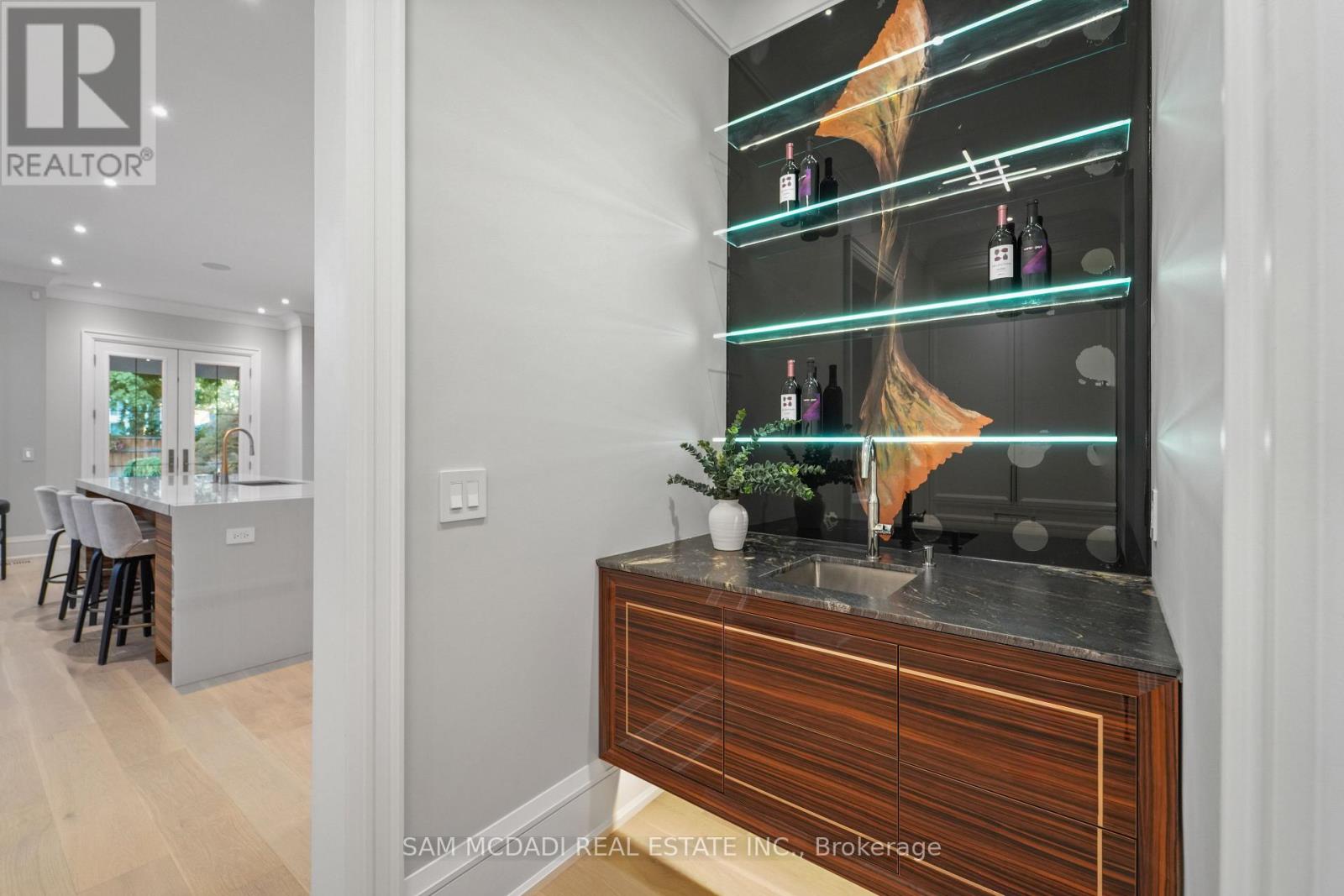 371 Willis Drive, Oakville, Ontario  L6L 4T9 - Photo 8 - W12470244