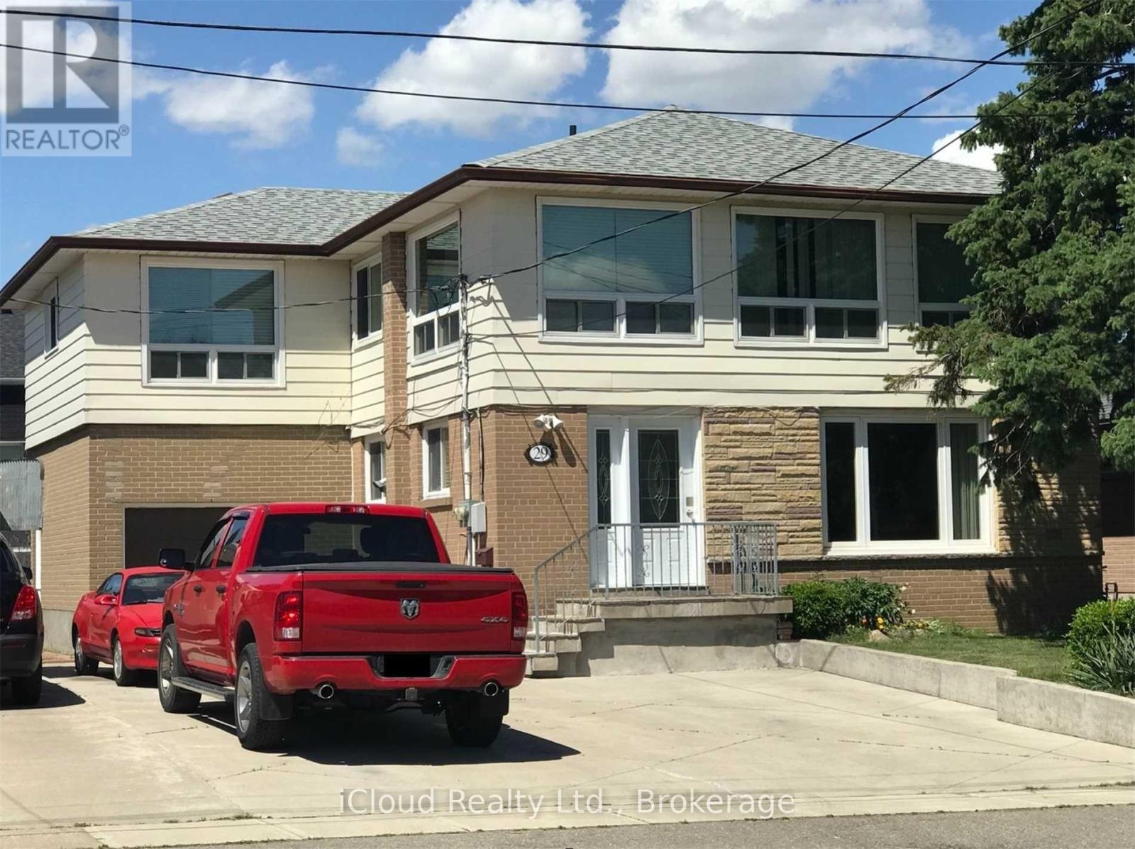 29 Langstone Crescent, Halton Hills, Ontario  L7G 4N2 - Photo 2 - W12470251