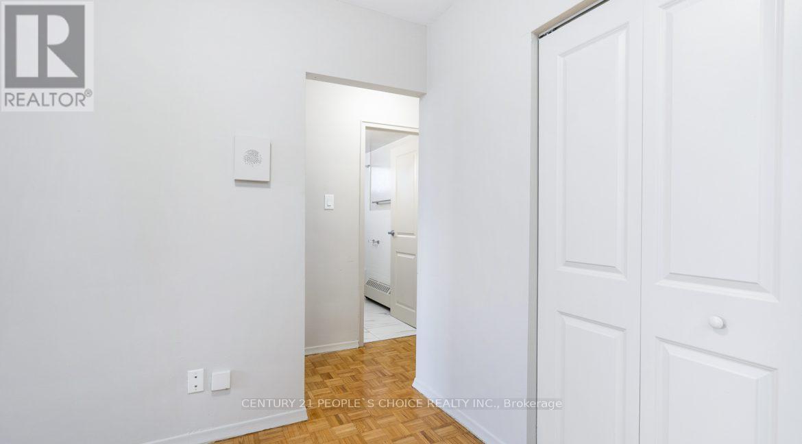 1705 - 30 Speers Road, Oakville, Ontario  L6K 2E4 - Photo 12 - W12470254
