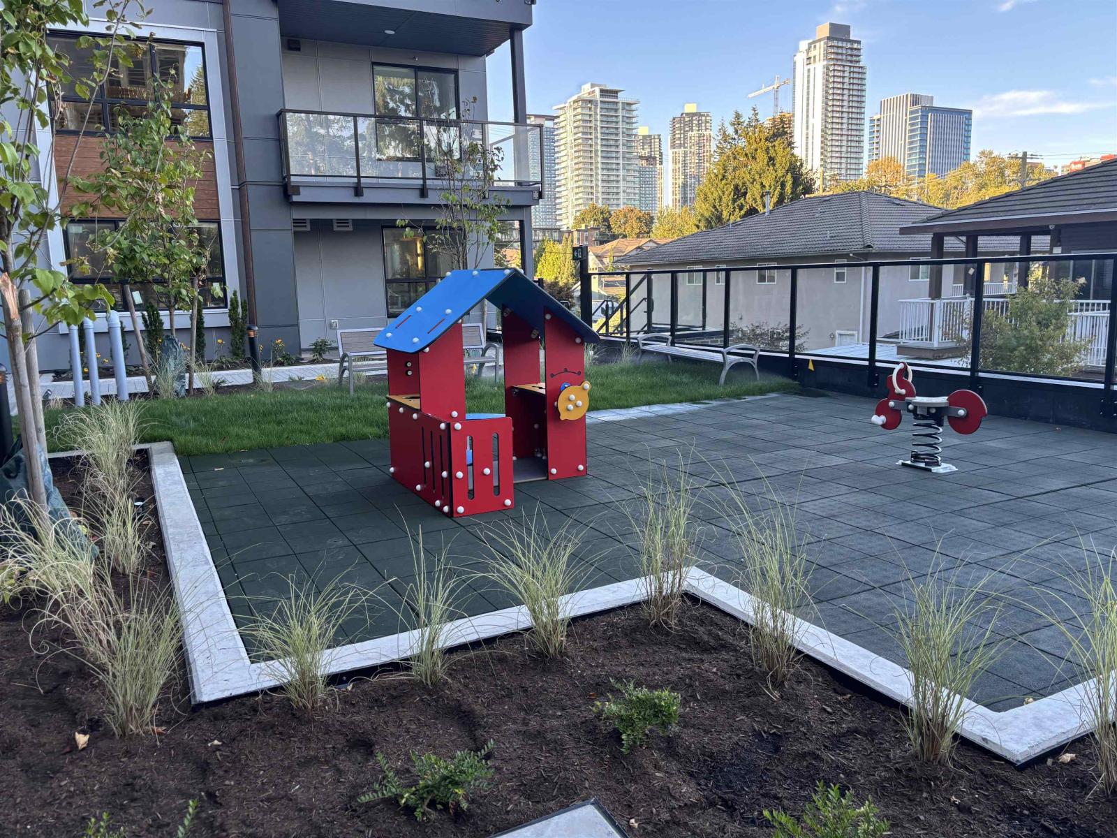 402 13458 95th Avenue, Surrey, British Columbia  V3V 0H1 - Photo 15 - R3059789