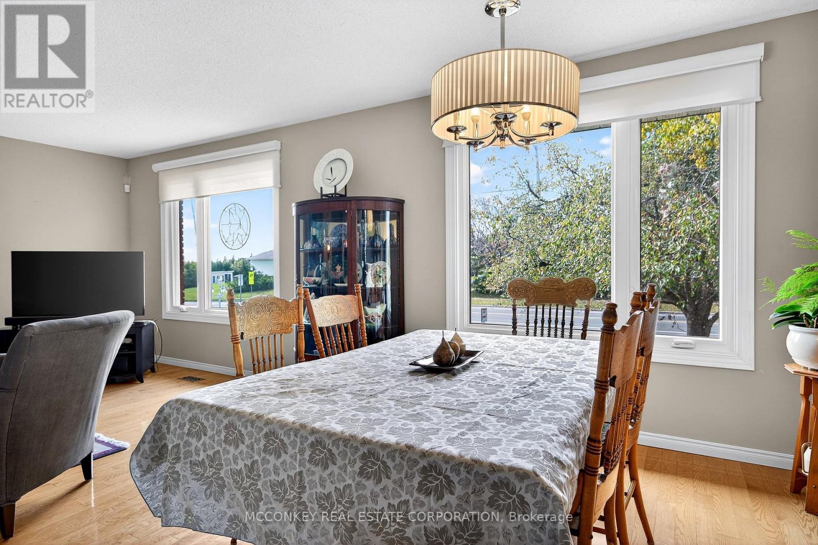1216 Hilliard Street, Peterborough, Ontario  K9H 7H9 - Photo 10 - X12465586