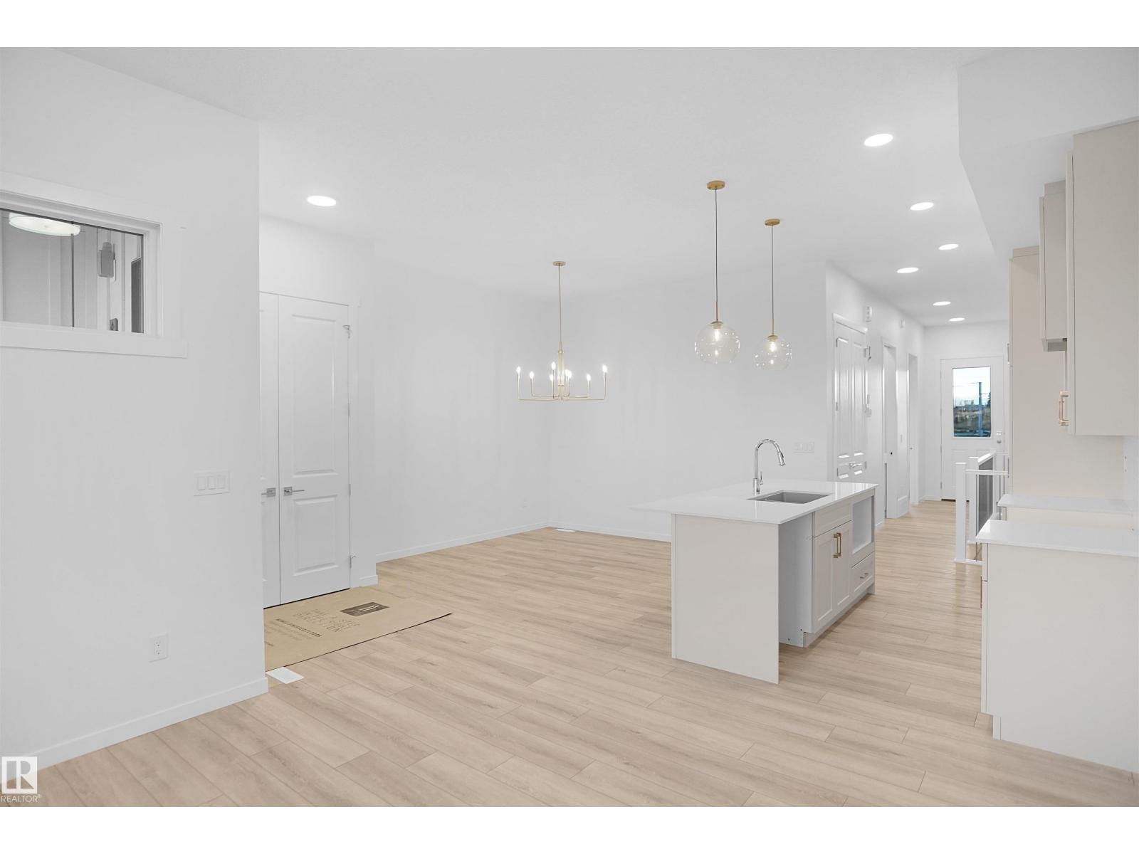 7505 Observer Ln Nw, Edmonton, Alberta  T5G 2S5 - Photo 8 - E4447347