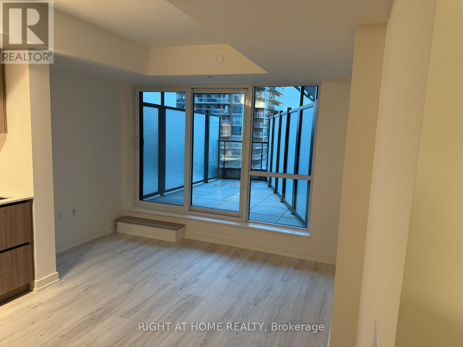 513s - 110 Broadway Avenue, Toronto, Ontario  M4P 1V7 - Photo 3 - C12470270